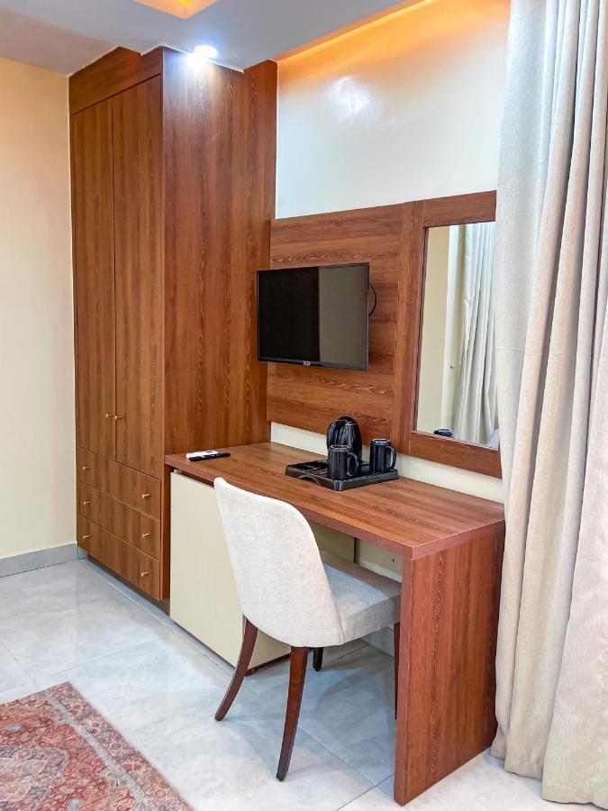 Plush Hotel,Αμπούζα Εξωτερικό φωτογραφία
