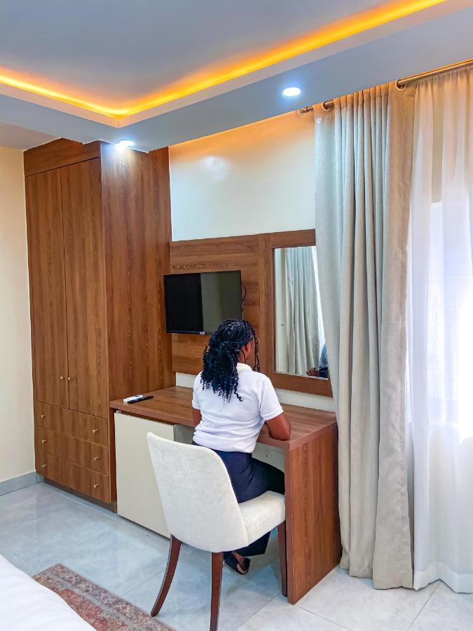 Plush Hotel,Αμπούζα Εξωτερικό φωτογραφία