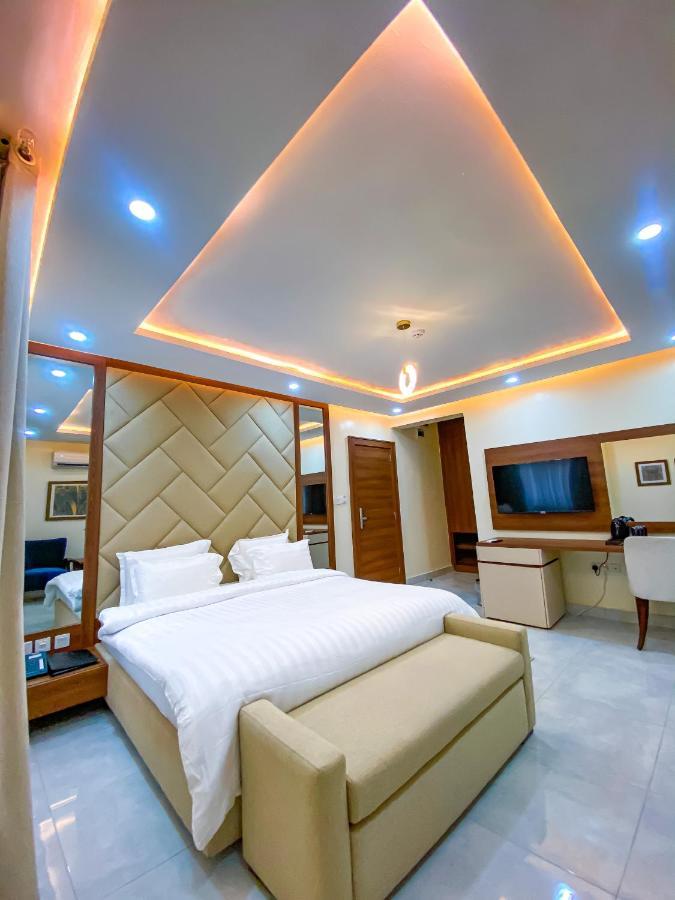 Plush Hotel,Αμπούζα Εξωτερικό φωτογραφία