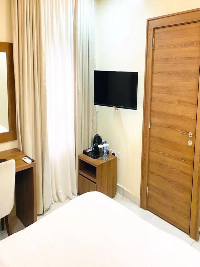 Plush Hotel,Αμπούζα Εξωτερικό φωτογραφία