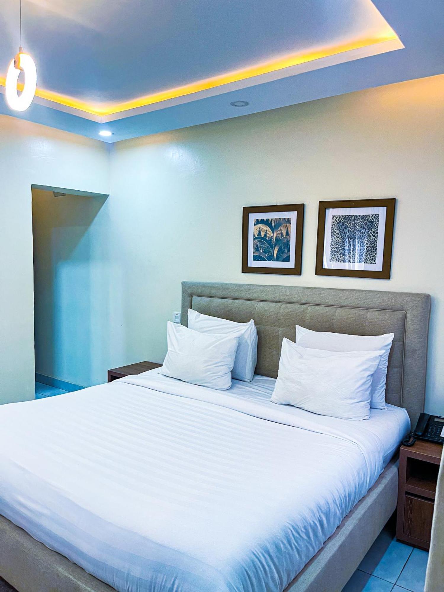 Plush Hotel,Αμπούζα Εξωτερικό φωτογραφία
