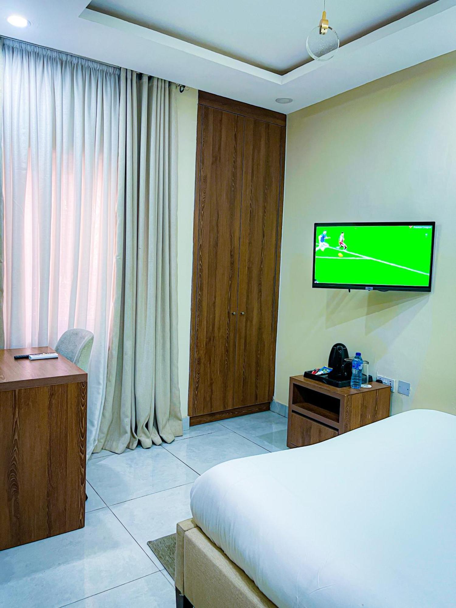 Plush Hotel,Αμπούζα Εξωτερικό φωτογραφία